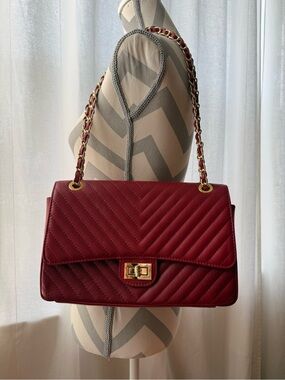 Sara Burglar Quilted Shoulder Bag in Rich Burgundy with Chain Strap